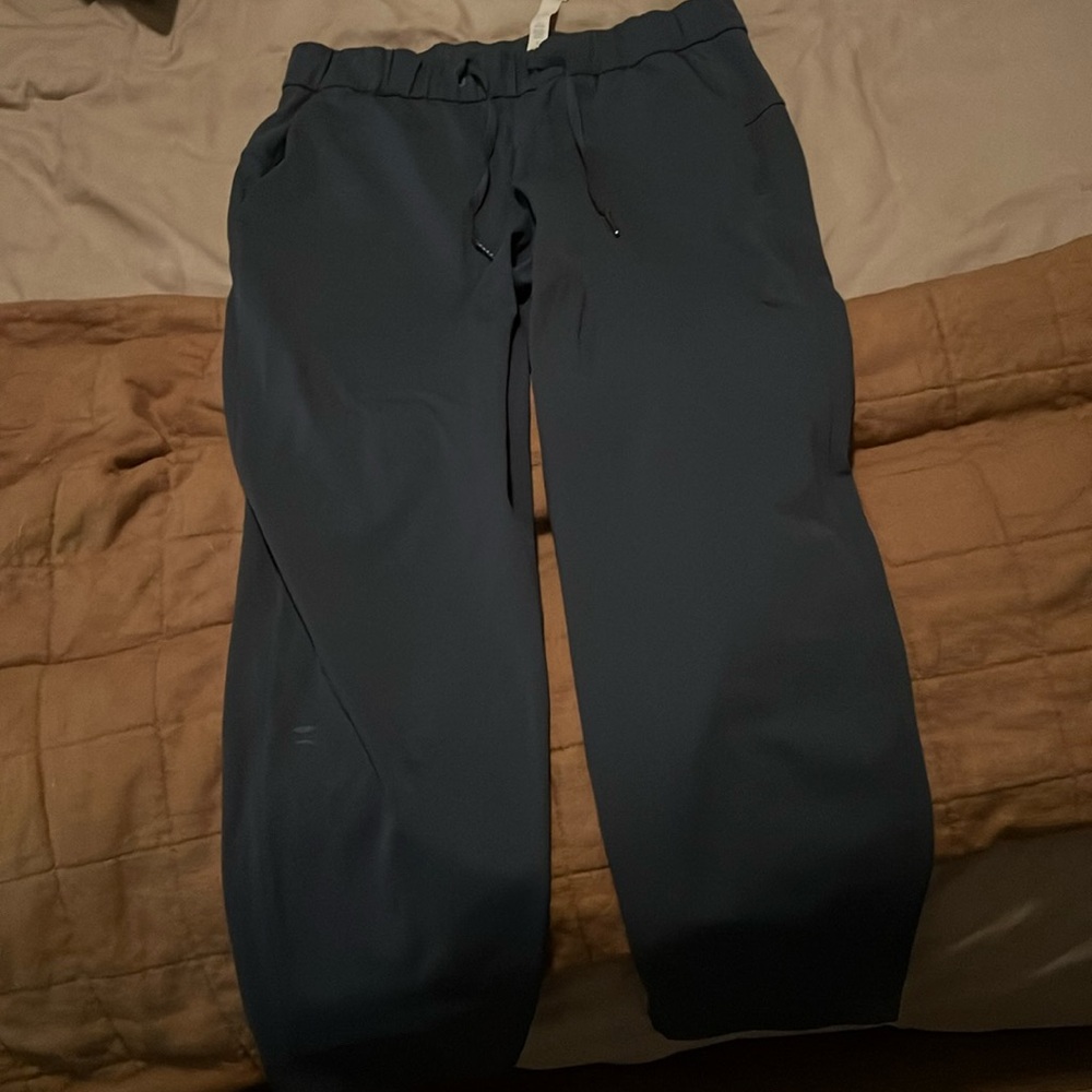 Lululemon size 8 pant